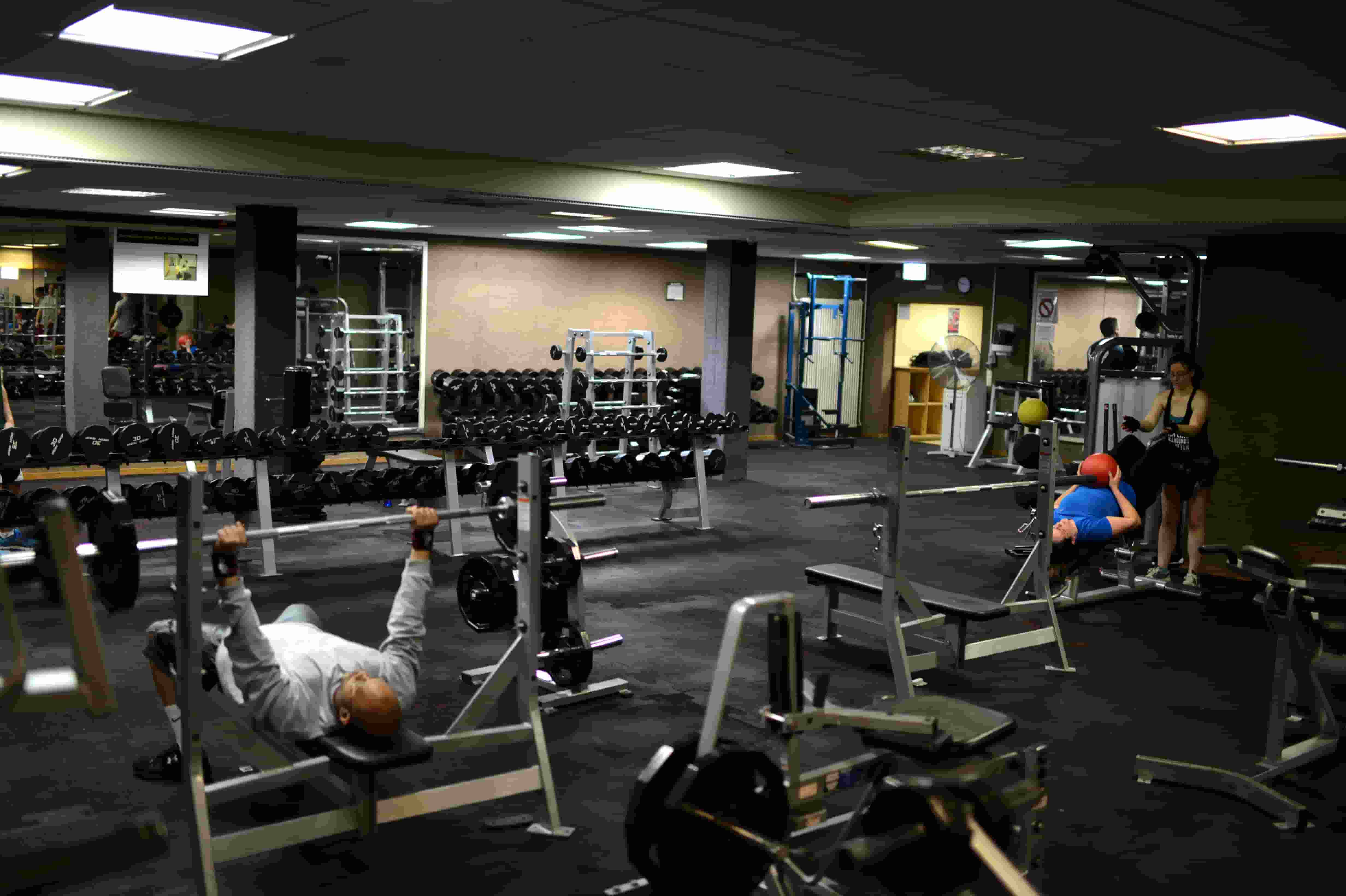 Seitsemän harjoitusta, jotka auttavat sinua nopeasti kasvattamaan lihaksia ja saavuttamaan upean fyysisen rakenteen