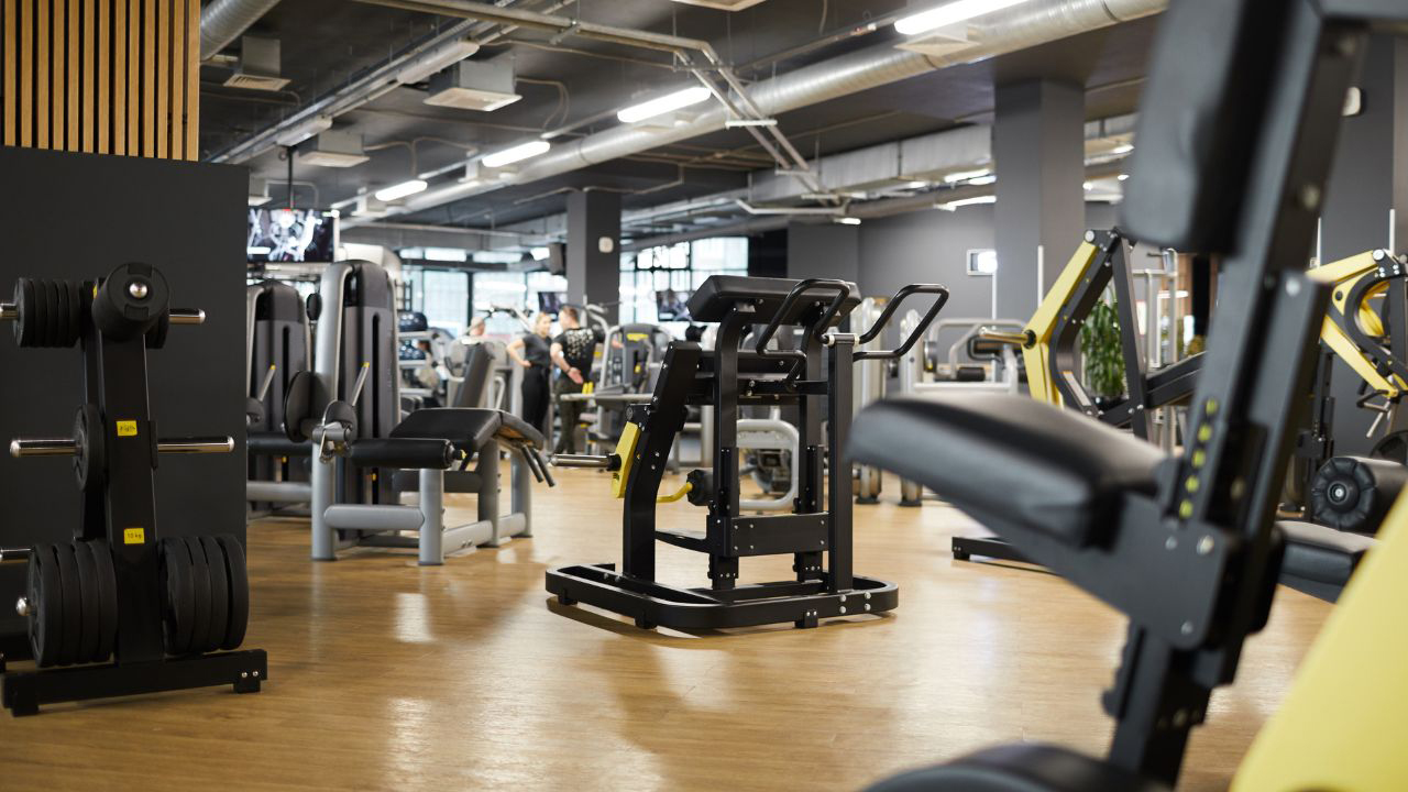 Mitkä ovat olennaiset erot kaupallisten ja kodin kuntoilulaitteiden välillä?