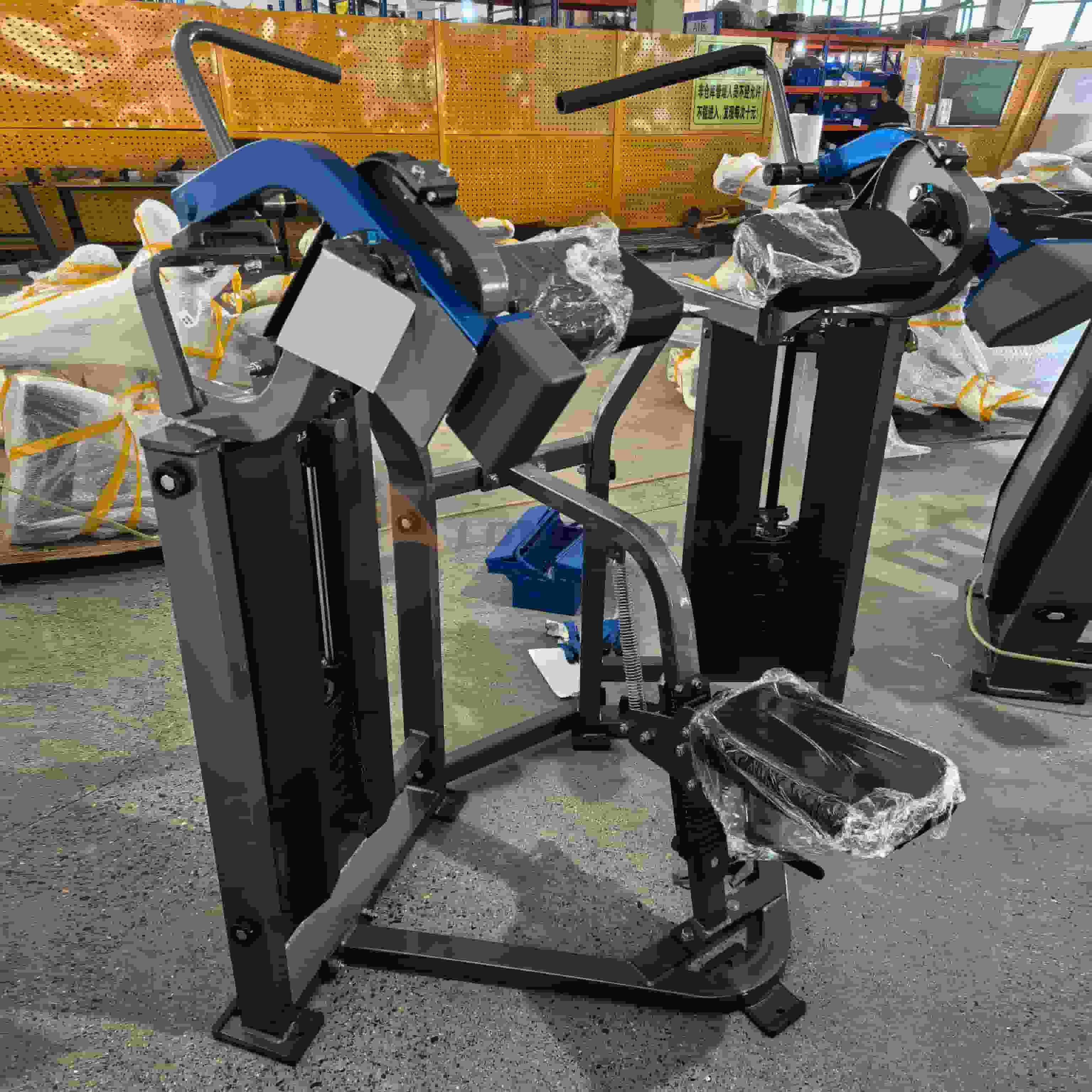 Kuntosali Biceps Curl Machine