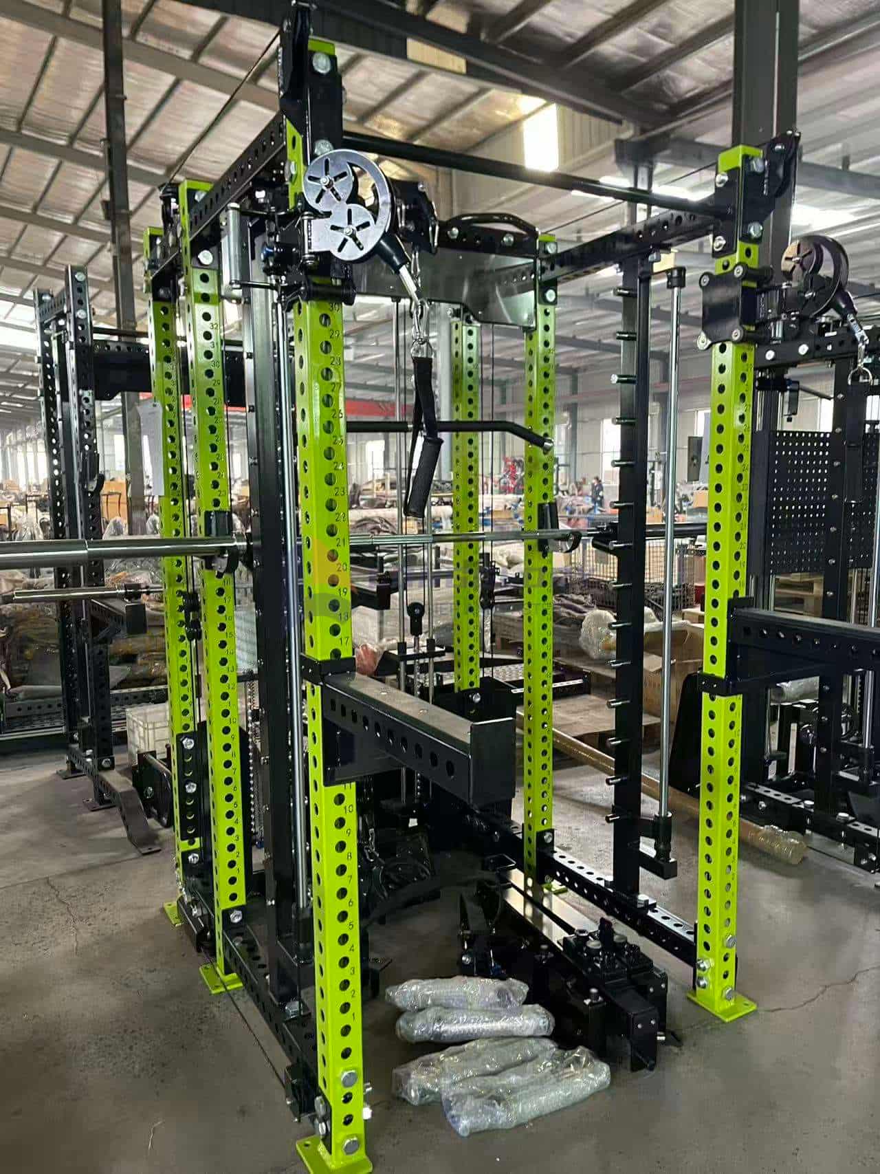 Monitoiminen valmentaja Smith Squat Rack